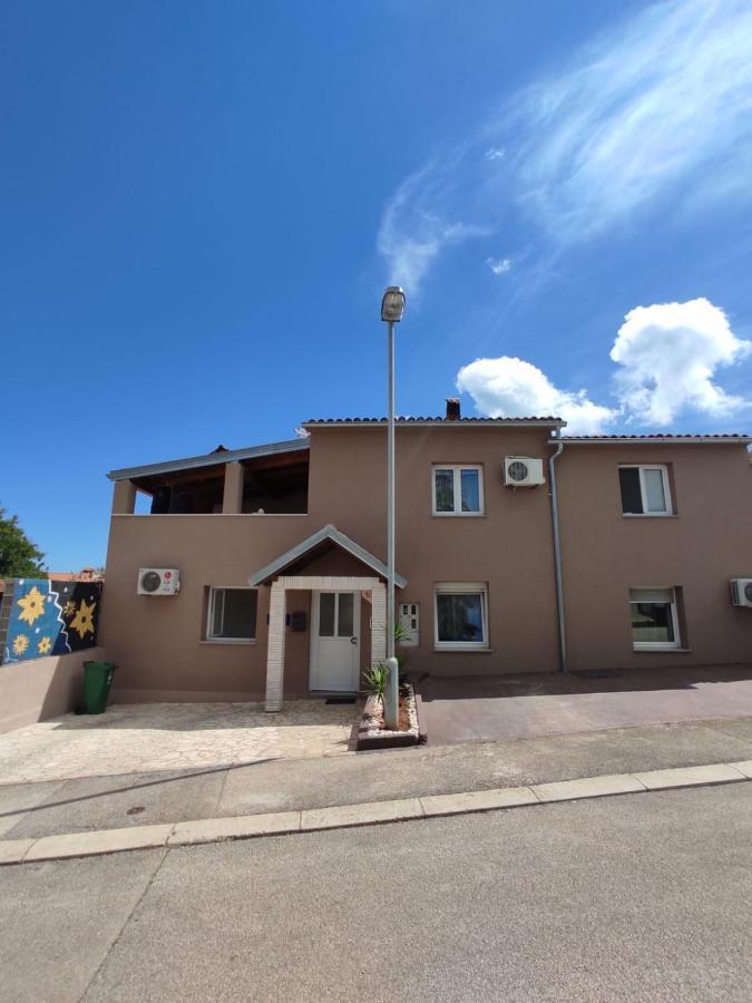 Apartmani Amans Pula Zewnętrze zdjęcie